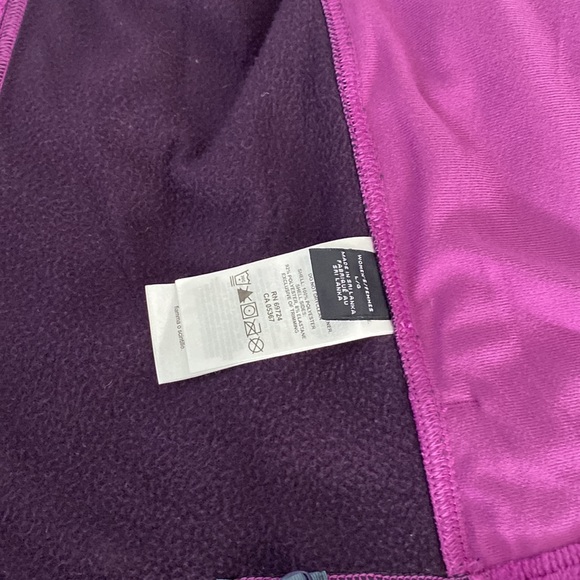 Mountain Hardware woman’s Large full zip fleece - Picture 6 of 10